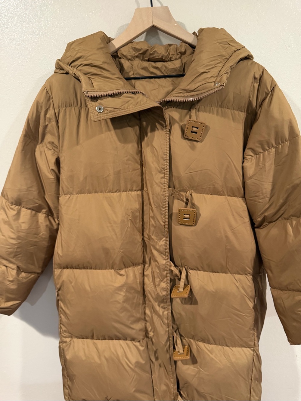 NWOT Duck Down Camel Long Hooded Puffer Coat Size - Medium - Picture 3 of 10